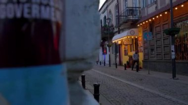 BATUMI, Gürcistan - 2 Mayıs: Güneşli bir günde Gürcistan 'ın Eski Kenti. Straye caddeleri, şehir saati olan ana meydan. Meydan Meydanı.