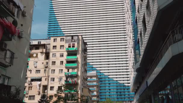 Old District Facade Bangunan Tinggi Tua Batumi Dengan Latar Belakang — Stok Video