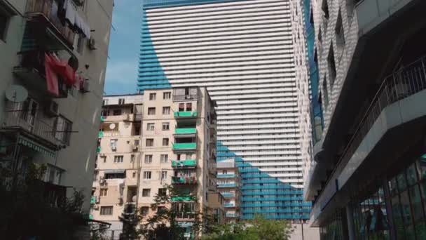 Eski Bölge Batumi Deki Eski Yüksek Binaların Yüzü Modern Yüksek — Stok video