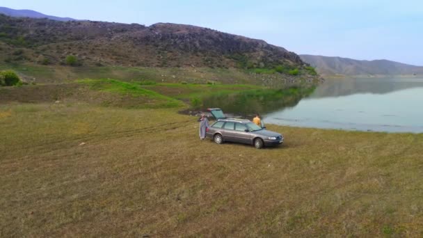 Ermenistan Erivan Haziran 2023 Kişilik Arabayla Seyahat Eden Mutlu Aile — Stok video
