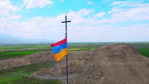 Obrázek Arménské Vlajky Vlnící Kopci Poblíž Kláštera Khor Virap Pozadí — Stock video