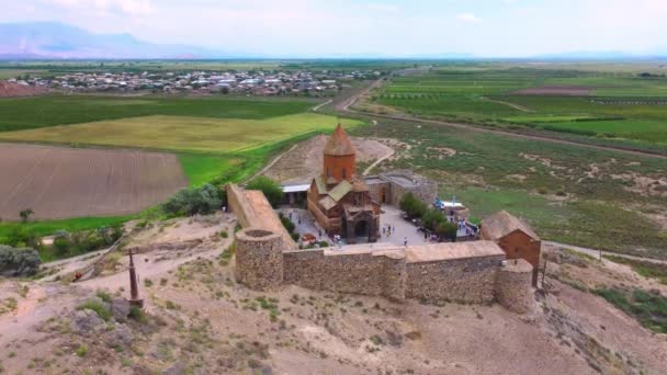 アルメニアのホール ヴィラップの古代修道院 教会と刑務所のパノラマビュー ドローンはアララトにある寺院の周りを飛行し 谷の田舎を捉えます イラン トルコ アゼルバイジャンの領土 — ストック動画