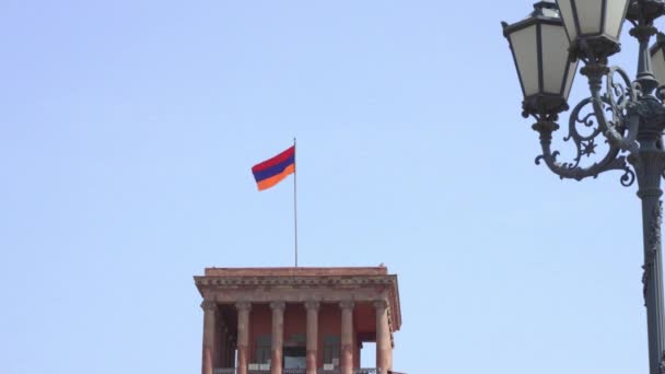 Прапор Вірменії Летить Єревані Головній Площі Республіки Центрі Столиці Високо — стокове відео