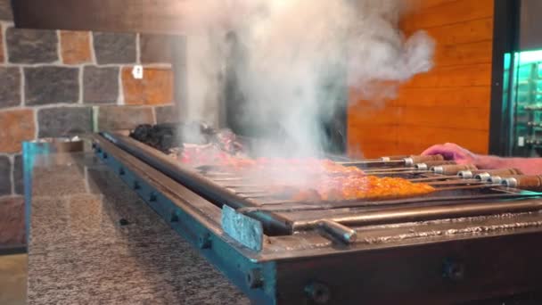 Novo Conceito Cozinhar Carne Carvão Vegetal Com Fumaça Café Restaurante — Vídeo de Stock