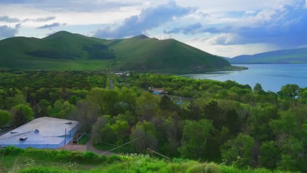 Traumhaftes Abendpanorama Des Sewansees Armenien Panoramablick Auf Den Bergsee Vor — Stockvideo