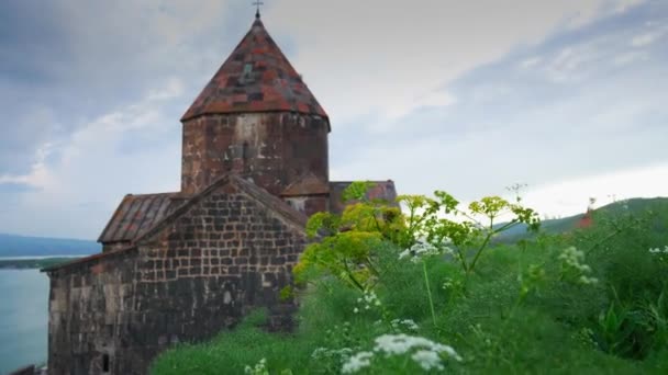 Vista Panorámica Antigua Iglesia Sevanavank Sevan Armenia Soleado Día Del — Vídeos de Stock