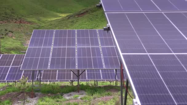 Paneles Solares Fotovoltaicos Azules Producción Electricidad Verde Limpia Concepto Producción — Vídeo de stock