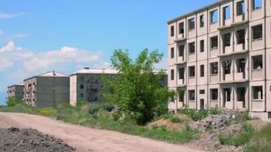 Gyumri şehri ve onun en yıkık Ermenistan bölgesi, 1988 'de şiddetli bir deprem meydana geldi ve sadece harabeler kaldı; Terk edilmiş evler.