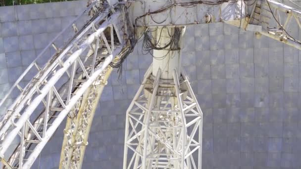 Rot 6型射电光学望远镜射电光学望远镜 巨大的射电天文学望远镜被群山环绕 亚美尼亚Orgov射电光学望远镜的无人机发射 — 图库视频影像