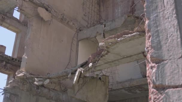 Grande Edifício Arruinado Com Pilha Detritos Construção Detritos Concreto Cidade — Vídeo de Stock