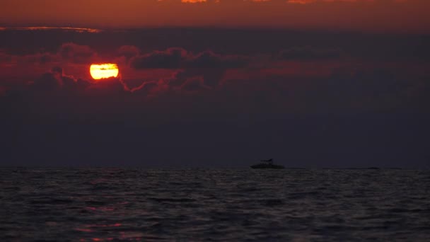 Спокійне Море Заходом Сонця Небо Сонце Через Хмари Медитація Океану — стокове відео