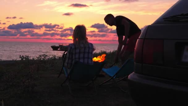 Konzept Eines Picknicks Auf See Bei Sonnenuntergang Während Der Sommerferien — Stockvideo