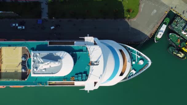 Batumi Georgia 2023年7月31日 巴统港的Astoria Grande号海上游轮 从无人驾驶飞机上观看 在黑海的游轮旅行 游轮视图 — 图库视频影像