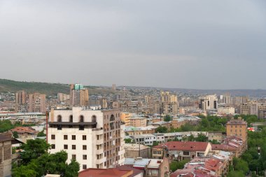 Erivan, Ermenistan - 27 Mayıs 2023: Erivan Şelalesi 'nden Erivan şehir manzarası.