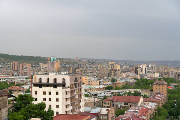 Ереван, Армения - 27 мая 2023 года: Вид на городской ландшафт Еревана из Ереванского каскада.