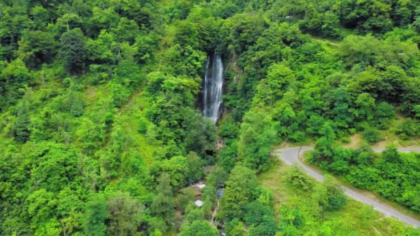 Gürcistan Adjara Bölgesindeki Makhuntseti Şelalesinin Fotoğraflarını Çekiyor Popüler Turist Doğal — Stok video