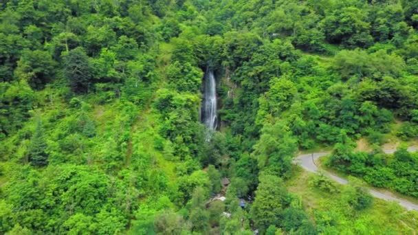 Gürcistan Adjara Bölgesindeki Makhuntseti Şelalesinin Fotoğraflarını Çekiyor Popüler Turist Doğal — Stok video