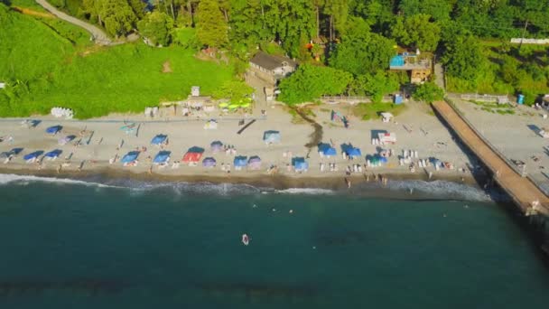 Aerial View Beach Umbrellas Stay Beach Blue Water Drone View — Stock Video