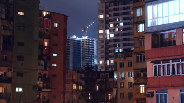 Vícepodlažní Budova Měnícím Osvětlením Noci Načasování Období Bytových Domů Batumi — Stock video
