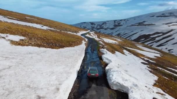 Armenia Yerevan June 2023 Tourists Car Climbed High Mountains Snow — Stock Video