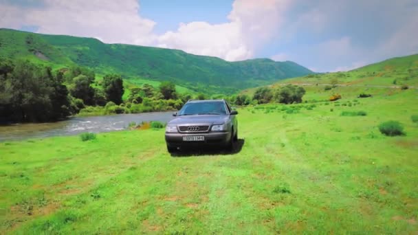 Armênia Erevan Junho 2023 Passeios Carro Longo Margem Rio Montanha — Vídeo de Stock