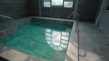 Tskhaltubo, Georgia 'da modern rodon havuzlarında kaplıca, jeotermal su. Son model sıcak jeotermal su banyosu..