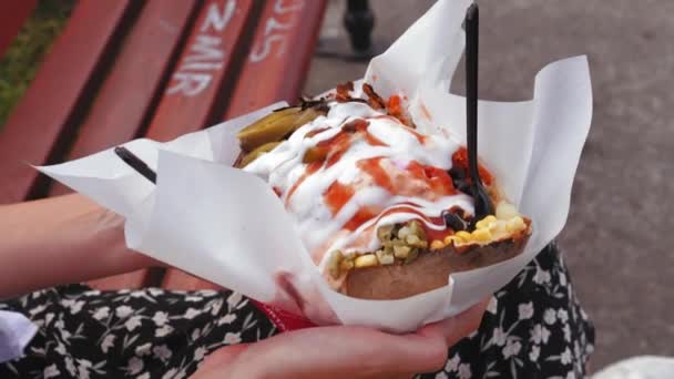Kumpir Turkish Baked Potato Cheese Corn Sausage Ketchup Mayonnaise Olives — Stock Video
