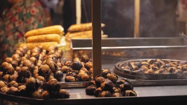 Slavné Nejlevnější Turecké Jídlo Grilovaná Kukuřice Pečené Kaštany Košíku Istanbulu — Stock video
