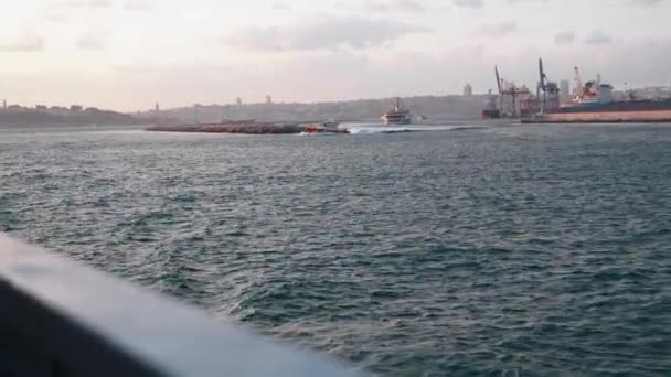 Палуба Перила Круизного Судна Яхты Лодки Вид Закат Океан Босфор — стоковое видео
