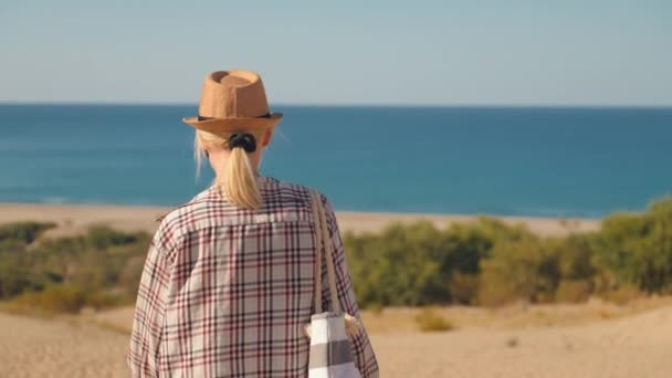 Beautiful Young Woman Hat Beach Shirt Walking Vast Sandy Beach — Stock Video