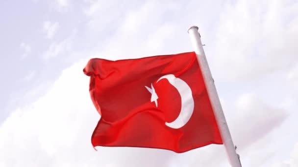 Bandiera Turca Primo Piano Cielo Azzurro Con Nuvole Città Istanbul — Video Stock