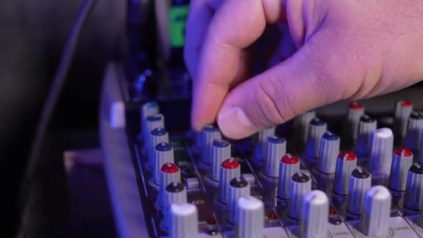 Primer Plano Consola Del Mezclador Sonido Estudio Grabación Botones Ajuste — Vídeos de Stock