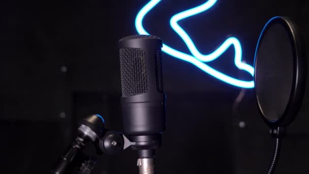 Microfono Alta Qualità Podcast Streaming Voiceover Recording Studio Isolato Sfondo — Video Stock