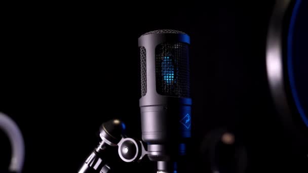 Microphone Studio Condensateur Isolé Noir Microphone Studio Écran Pop Sur — Video