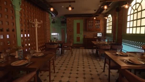 Georia Batumi Luty 2024 Wnętrze Przytulnej Restauracji Nowoczesny Styl Poddasza — Wideo stockowe