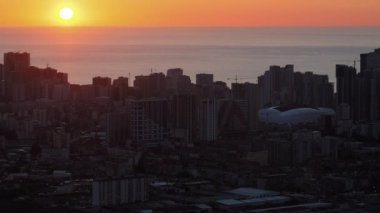 Gün batımında Georgia 'nın en iyi manzarası. Batum Şehri 'nin Çarpıcı Mimarisi ve Gürcistan' ın Arkaplan, Turizm Merkezinde Günbatımı 'ndan Batumi