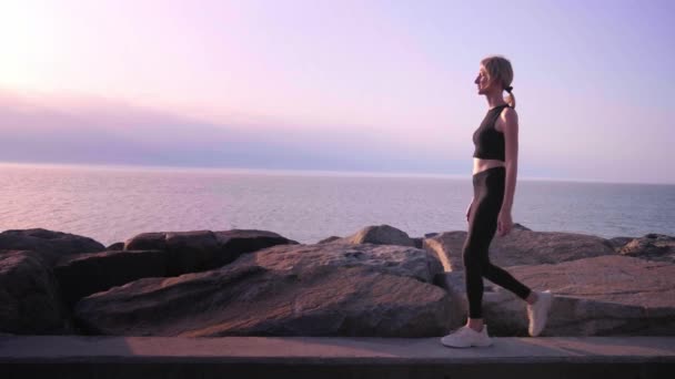 Fitness Sports Healthy Lifestyle Concept Young Woman Running Sea Promenade — Stok Video