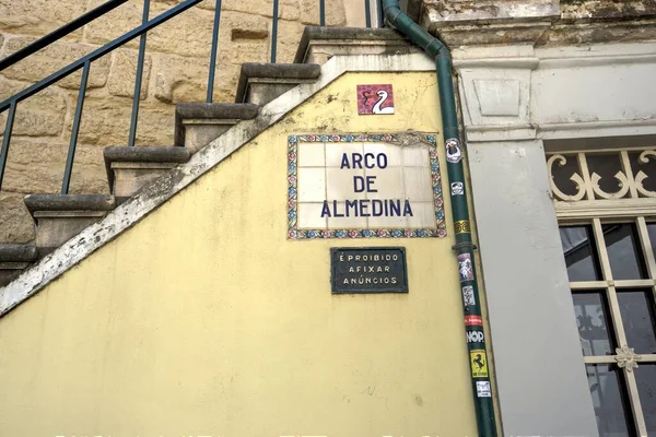 Coimbra Portugal Agosto 2022 Sinalização Rua Arco Almedina Abaixo Escada — Fotografia de Stock