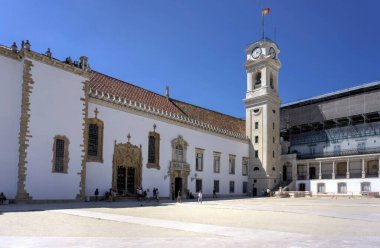 Coimbra, Portekiz - 15 Ağustos 2022: Saat Kulesi Paco das Escolas Comibra Üniversitesi