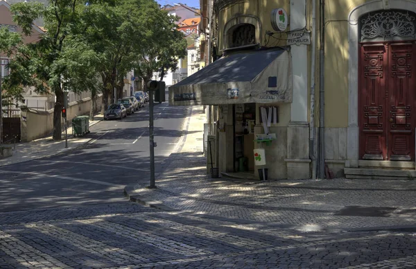 Coimbra Portugalia Sierpnia 2022 Widok Ulicy Pokazujący Narożny Sklep Charakterem — Zdjęcie stockowe
