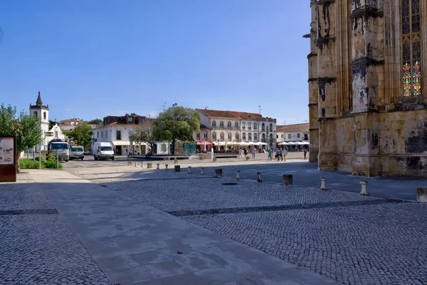 Баталья Португалія Серпня 2022 Міська Площа Ресторанами Крамницями Численними Туристами — стокове фото