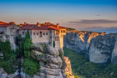 Varlaam Kutsal Manastırı, Yunanistan 'ın en büyük ikinci Meteora manastırı.
