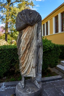 Sparta 'nın Laconia kentindeki Sparta Arkeoloji Müzesi' nin dış görünüşü. Yunanistan 'ın Sparti kentindeki Lakedaemonia olarak bilinen Sparta' nın antik Akropolis bölgesinden binlerce bulguya ev sahipliği yapıyor.