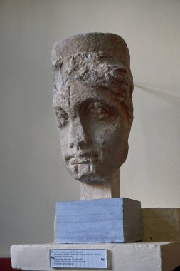 Sparta Arkeoloji Müzesi 'nin iç manzarası. Lakedaemonia olarak bilinen Sparta 'nın antik Akropolis bölgesinden binlerce bulguya ev sahipliği yapar.