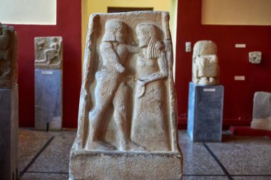 Sparta Arkeoloji Müzesi 'nin iç manzarası. Lakedaemonia olarak bilinen Sparta 'nın antik Akropolis bölgesinden binlerce bulguya ev sahipliği yapar.