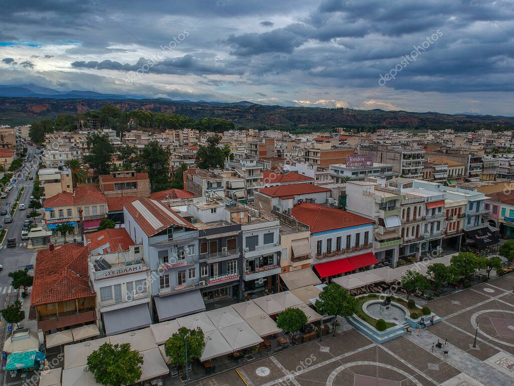 Vista aérea de la ciudad moderna de Sparti Grecia. Sparti fue fundada