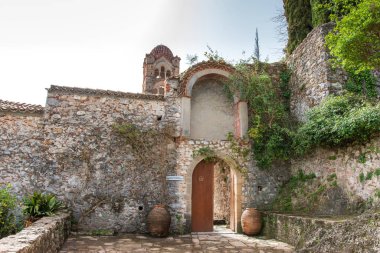 Yunanistan 'ın Bizans kenti Mystras' tan görüntü. Mystras şehri bir arkeoloji müzesidir ve 1951 yılında Yunanistan 'ın Lakonya kentinde açıldı.