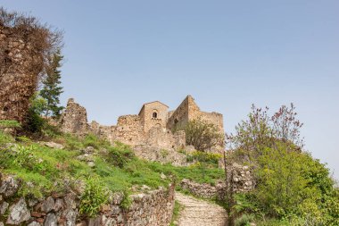 Yunanistan 'ın Bizans kenti Mystras' tan görüntü. Mystras şehri bir arkeoloji müzesidir ve 1951 yılında Yunanistan 'ın Lakonya kentinde açıldı.