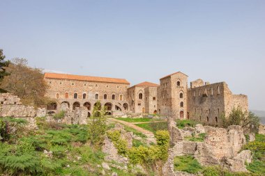 Yunanistan 'ın Bizans kenti Mystras' tan görüntü. Mystras şehri bir arkeoloji müzesidir ve 1951 yılında Yunanistan 'ın Lakonya kentinde açıldı.