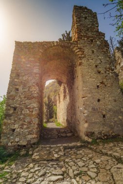 Yunanistan 'ın Bizans kenti Mystras' tan görüntü. Mystras şehri bir arkeoloji müzesidir ve 1951 yılında Yunanistan 'ın Lakonya kentinde açıldı.